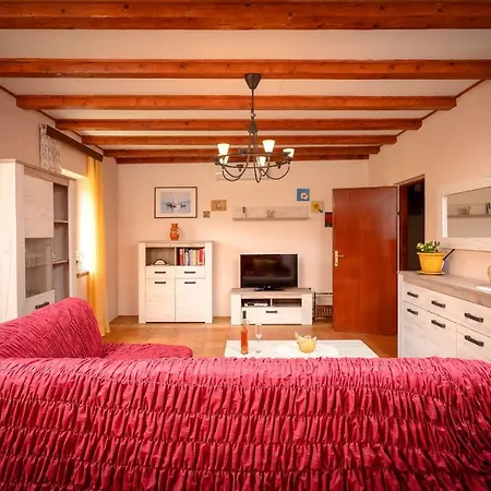Spacious 3 Bedroom Ap. - Quiet Center! Apartment *